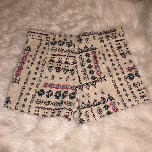 𝙏𝙧𝙞𝙗𝙖𝙡 𝙋𝙧𝙞𝙣𝙩 𝙎𝙝𝙤𝙧𝙩𝙨 - Picture 4 of 5